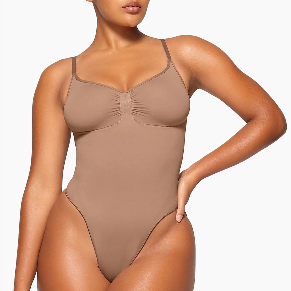 SKIMS Sculpting Thong Bodysuit Sienna Shapewear Bodysuit Small/Medium